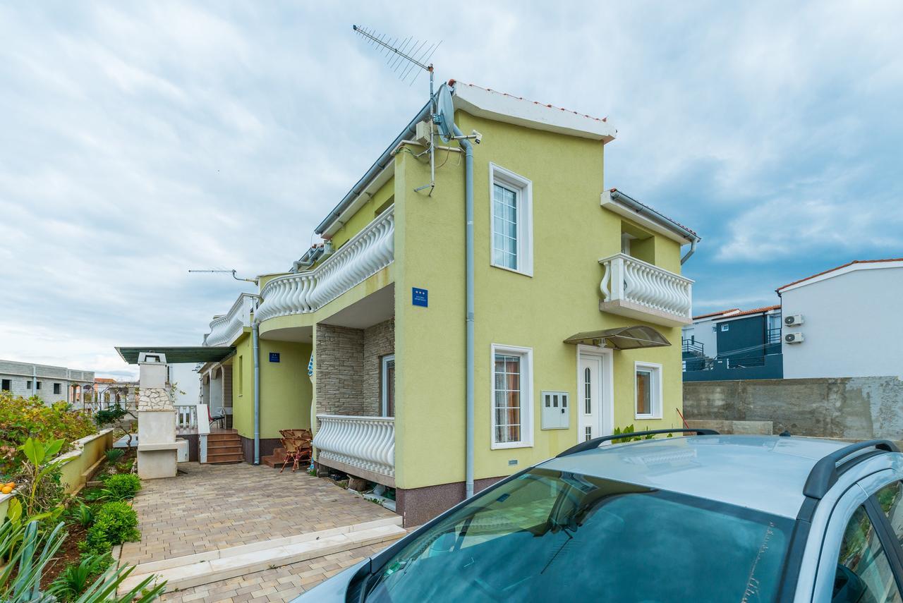 ויר Apartments Mahnet מראה חיצוני תמונה